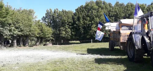 Epandage de poudre de lait ce matin en Thiérache, action européenne...