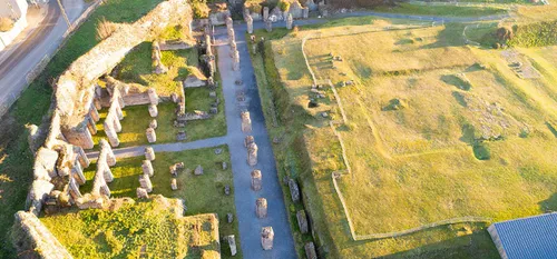 BAVAY : les archéologues découvrent une voie romaine