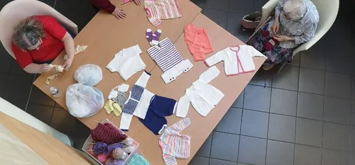 Jeumont - Des layettes pour bébé frabriquées par des résidentes de...