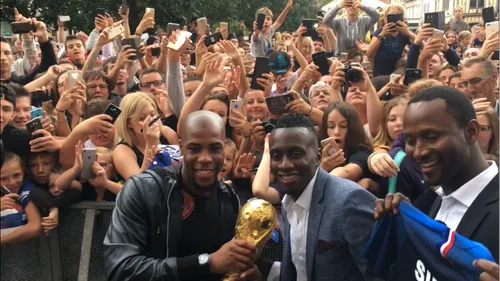 Matuidi et Sidibé célèbrent la Coupe du Monde avec les troyens.