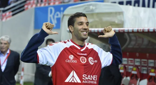 Mahiedine Mekhissi inscrit sur le maillot du Stade de Reims