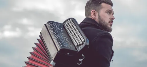 "Ta Main" le nouveau tube de Claudio Capeo