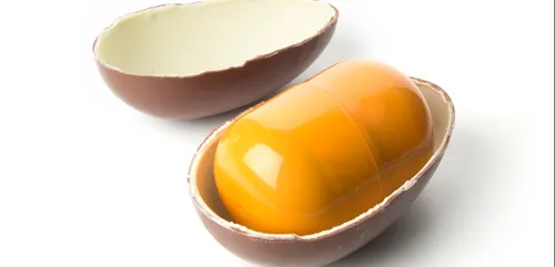 Des œufs surprises remplis d'objets illicites