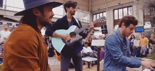 Arcadian improvise un concert dans une gare (Vidéo)