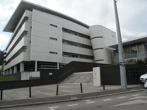 4 jeunes violemment agressés dans un appartement