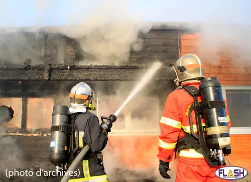 Important incendie dans un stock de 1000 tonnes de bois