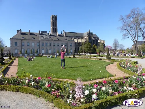Appel à la vigilance après de nombreuses agressions au Jardin de...
