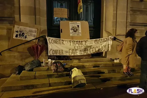 Manifestation devant la préfecture contre le passage en force du...