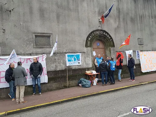 Mobilisation à Limoges des surveillants de prison contre les...