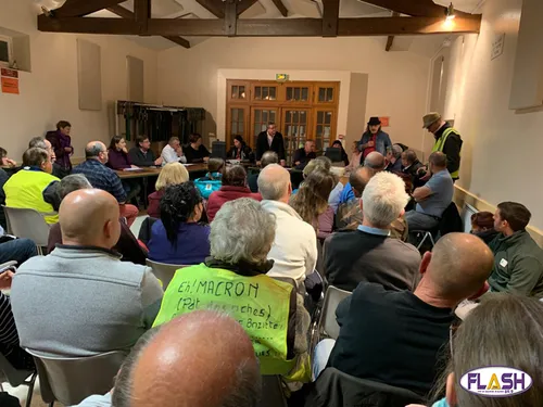 Succès pour la réunion publique des Gilets Jaunes de Beaune Les Mines