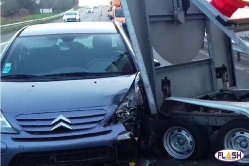 Un véhicule de la DIR Centre-Ouest percuté sur l'A20 à Razès