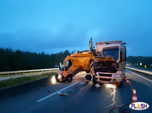 Un fourgon de la DIR percuté par un camion sur l'A20 à Bessines