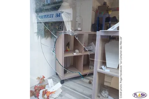 La vitrine d'une boutique du centre de Guéret brisée : des bijoux...