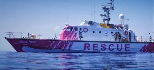 Banksy a financé et peint un navire de sauvetage en Méditerranée