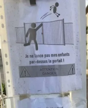 Affichette placardée devant une école d'Avignon !