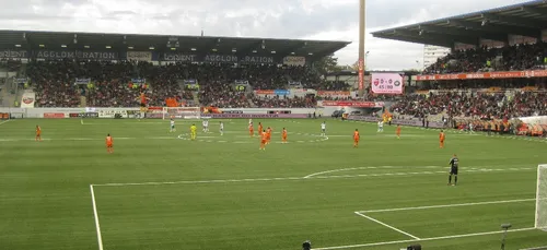 Foot. L2. Lorient nouveau leader