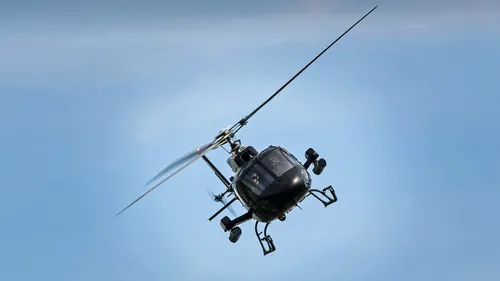 Un hélicoptère survole le Pas-de-Calais à basse altitude cette semaine