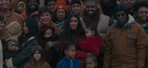 Kanye West met en scène sa famille dans son nouveau clip