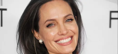 Angelina Jolie se mobilise pour les familles dans le besoin pendant...