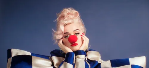 Katy Perry annonce son nouvel album avec "SMile"