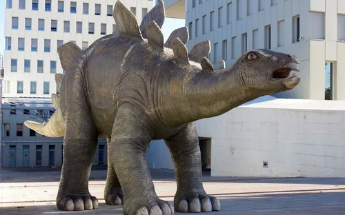 Espagne : un homme retrouvé mort dans une statue de dinosaure