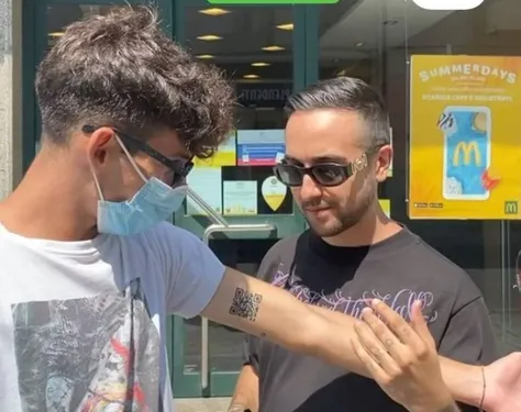 Un Italien se fait tatouer… son pass sanitaire