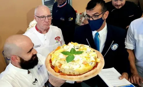 Un record battu : une pizza avec... 834 fromages !