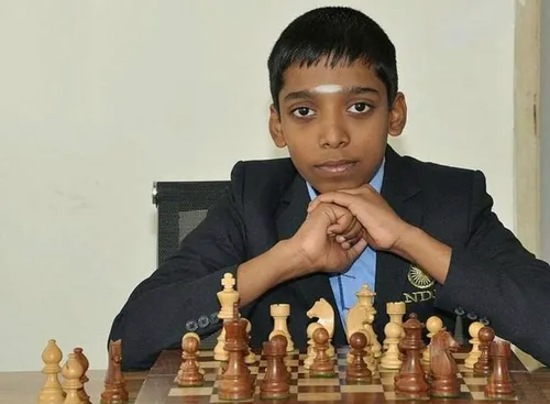 À 16 ans, il bat le champion du monde d'échecs !
