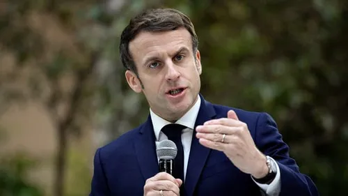 Présidentielle 2022 : Emmanuel Macron annonce vouloir supprimer la...