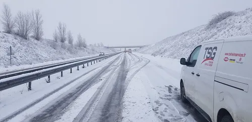 L'autoroute A89 fermée aux poids lourds