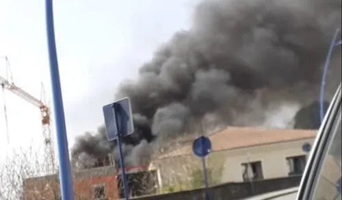 VIDÉO - Violent incendie et explosion dans un collège de...