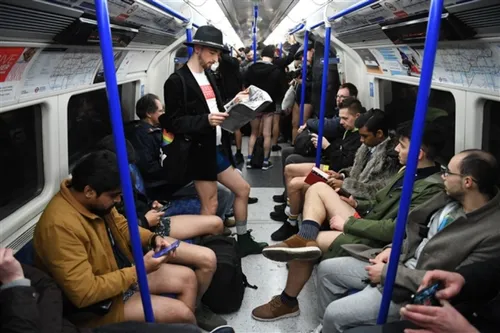 Une journée sans pantalon dans le métro partout dans le monde