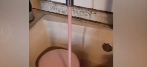 Dans une petite ville italienne, l'eau du robinet s'est transformée...
