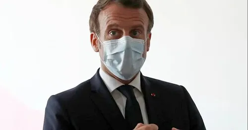 Emmanuel Macron souhaite « rendre obligatoire le masque dans tous...