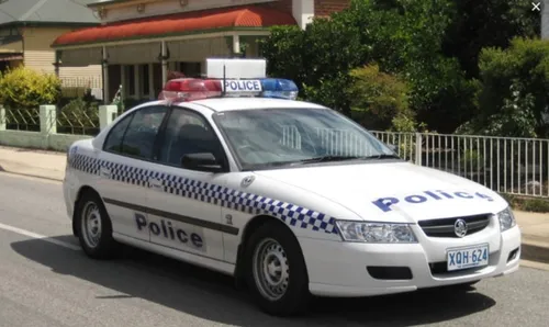 La police australienne verbalise des fêtards en plein confinement à...
