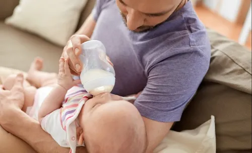 Le congé paternité pourrait bientôt être considérablement allongé