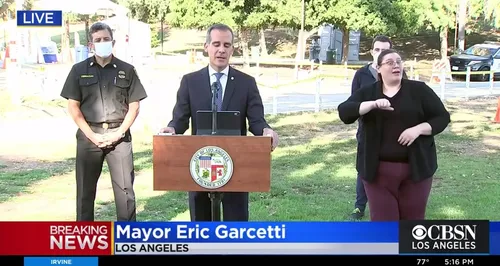 Los Angeles : le maire annonce que l’eau et l’électricité seront...
