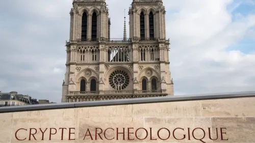 La crypte de Notre-Dame de Paris a réouvert avec une exposition...