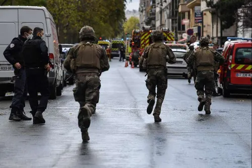 Attaque à Paris : quatre blessés à l’arme blanche près des anciens...
