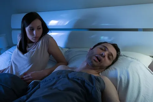 Une étude canadienne affirme que dormir avec un(e) partenaire qui...