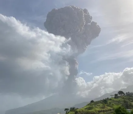 Saint-Vincent: le volcan La Soufrière est en éruption, l'île en...