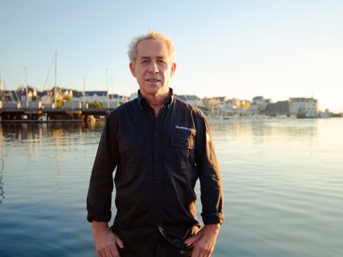 Le skipper Roland Jourdain peaufine son catamaran écolo