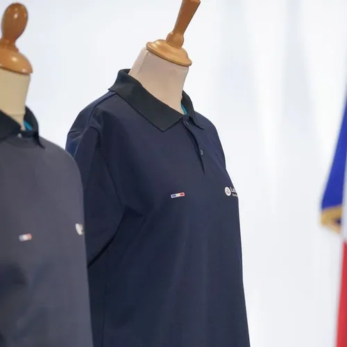 [ Société ] Uniforme scolaire en péril : L'expérimentation au Lycée...