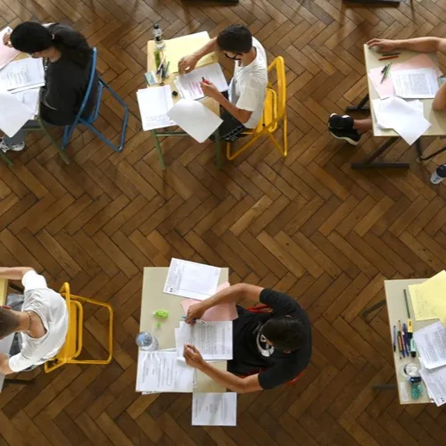 [ SOCIÉTÉ ]: Fuite de sujets du Brevet des collèges