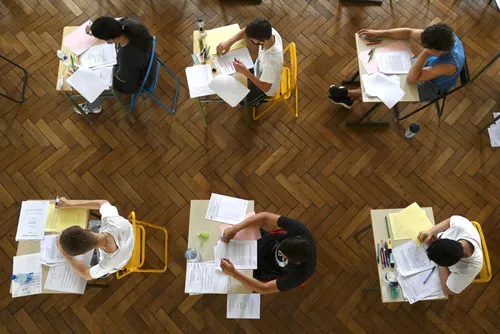 [ SOCIÉTÉ ]: Fuite de sujets du Brevet des collèges
