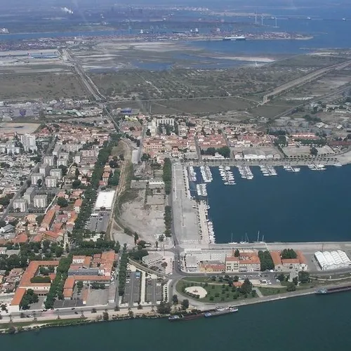 [ Société ] Déchets sauvages à Port-Saint-Louis : Canapés,...