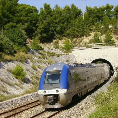 [ Transport ] 6 TER par heure sur la ligne Marseille-Miramas : un...