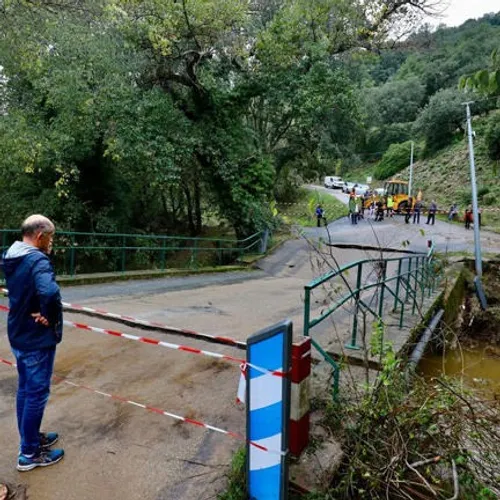 [ Société ] Évacuation de vacanciers bloqués au Muy dans le Var...