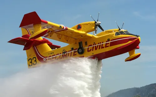 [ Sécurité ] Incendie : les bombardiers d’eau en action