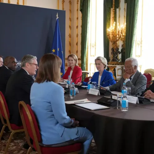 [POLITIQUE] Brexit : Londres et Bruxelles scellent un nouveau...